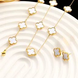 Designs & You Gold Plated Anti Tarnish Clover Jewellery Set-23