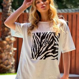 Trend Alacati stili Women Printed Pockets T-shirt-image-40