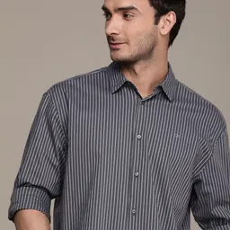 Calvin Klein Jeans Men Pure Cotton Striped Casual Shirt-picture-8