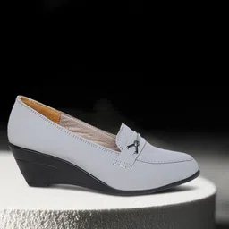 VALIOSAA Grey Wedge Pumps-21