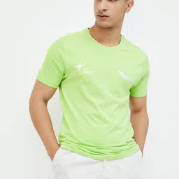 Bossini Men Dyed V-Neck Pockets T-shirt-image-56