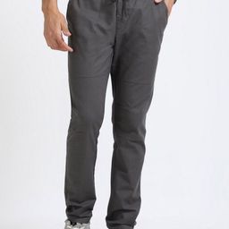 THE BEETEL HOUSE Men Relaxed Linen Traveller Trousers-image-12
