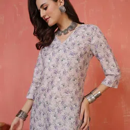 Anouk Rustic Women Floral Checked Chanderi Silk Kurta-image-44