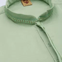 Manyavar Men Green Solid Thread Work Detail Kurta with Pyjamas image 2