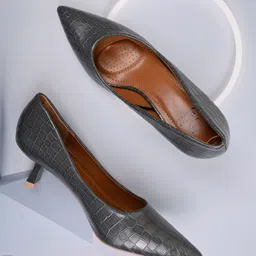 Jove Textured Pointed Toe Kitten Heels-15