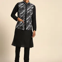 KISAH Men Black Kurta with Churidar & Nehru Jacket-image-67