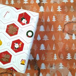 eVincE - thoughtful PRESENTations XMAS0806_5X2 Christmas Xmas Red White Tree Graphics & White Red Hexagon -2 Patterns 5 x 2 Rolls Fact filled Gifts Wraps Assorted Envelopes  Gift Wrapping Paper (Pack of 10 Piece) image 2