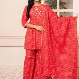 SHOOLIN Women Floral Printed Regular Thread Work Kurta with Sharara & With Dupatta-32