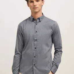Espanshe Men Vertical Striped Spread Collar Casual Shirt-image-36