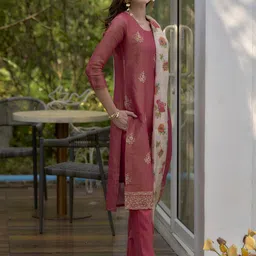 SHREE LAXMINARAYAN EXPORT Floral Embroidered Sequinned Tissue Kurta With Trouser & Dupatta image 3