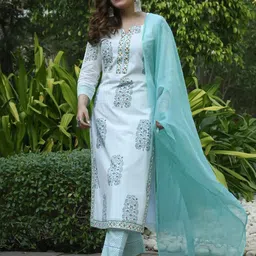 7Threads Ethnic Motifs Printed Straight Kurta With Trousers & With Dupatta image 4