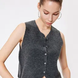 Koton V-Neck Sleeveless Crop Sweater Vest-image-11