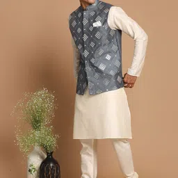 VASTRAMAY Men Grey  Layered Mirror Work Kurta with Pyjama And Nehru Jacket image 2