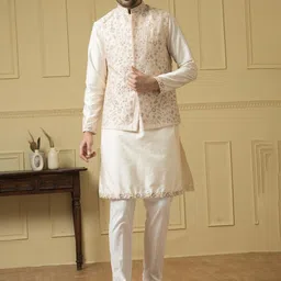 HILO DESIGN Men Floral Embroidered Regular Kurta with Trousers-image-14