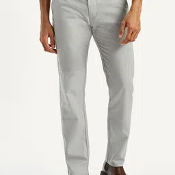 Levis Men Textured Slim Fit Mid-Rise Chinos-picture-5