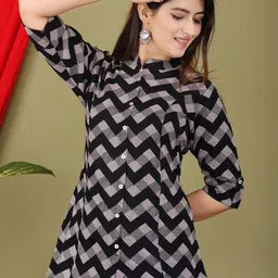 FebQ Women Geometric Printed Roll Up Sleeves Shirt Style Top-picture-8