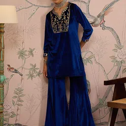 Shae by SASSAFRAS Floral Embroidered Velvet Kurti With Trousers-picture-10