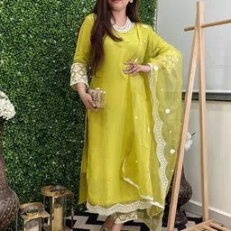 Moda Rapido Floral Yoke Design V-Neck Sequinned Chanderi Silk Kurta Trousers & Dupatta-picture-45