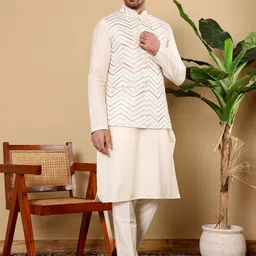 MULTI SHADES Men Regular Kurta with Pyjamas image 5