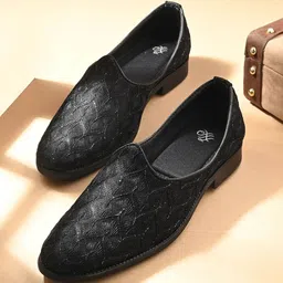 House of Pataudi MenEmbroidered Slip On Mojaris Shoes-image-20