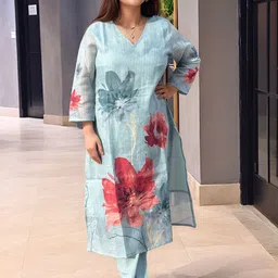 Aaghnya Floral Printed V-Neck Straight Kurta With Trousers-picture-11