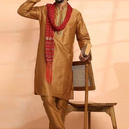 SKAVIJ Men Yoke Design Regular Thread Work Dupion Silk Kurta with Churidar & With Dupatta image 3