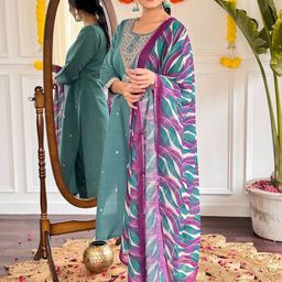 Moda Rapido Women Floral Embroidered Thread Work Kurta Set With Dupatta-image-65