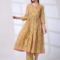 Globus Pom Pom Lace V-Neck Floral Print Pleated A-Line Kurta With Pants Workwear Set-picture-40