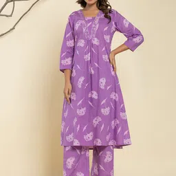 IkDaiya Women Floral Printed Cotton Kurta with Trousers-44