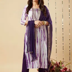 GoSriKi Women Floral Printed Regular Kurta with Trousers & With Dupatta-image-90