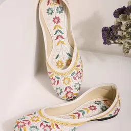 TheChokri Women Woven Design Round Toe Mojaris-picture-7