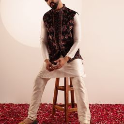 SOJANYA Men Regular Dupion Silk Kurta with Pyjamas image 5