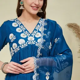 MOKOSH Women Embroidered Regular Thread Work Kurta with Trousers & With Dupatta image 5