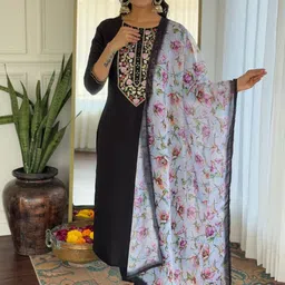 Brand Hill Women Floral Embroidered Thread Work Kurta with Trousers & Dupatta-image-43