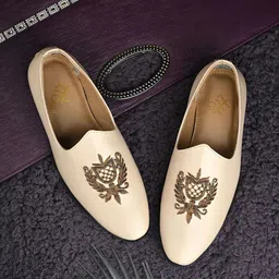 House of Pataudi Men Lightweight Embellished Loafer-20