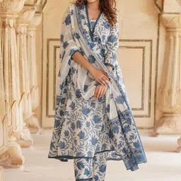 DIVASTRI Women Floral Printed Regular Pure Cotton Kurta with Trousers & With Dupatta-40