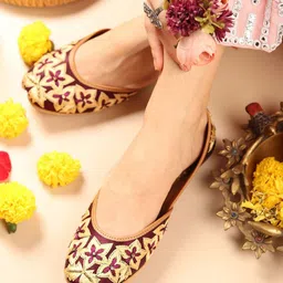 GLAM STORY Women Embellished Ethnic Mojaris Flats-image-5