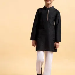 Mera Rang Boys Mandarin Collar Thread Work Cotton Silk Kurta With Trousers-image-70