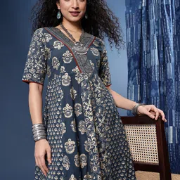 Taavi Block Print Legacy Indie Floral Printed Angrakha Kurta with Trousers-picture-38
