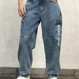 Hubberholme Men Relaxed Fit Mildly Distressed Light Fade Jeans-image-37