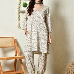 Bhuja Women Floral Printed Regular Kurta with Trousers-picture-54