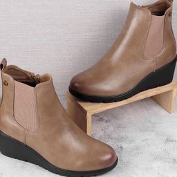 Mochi Wedge with Buckles-56