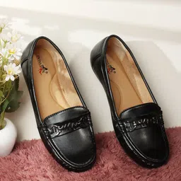 TWINSSHOE Women Textured Loafers-image-11