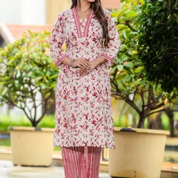 Women Basket Floral Printed V-Neck Straight Kurta With Trousers-46