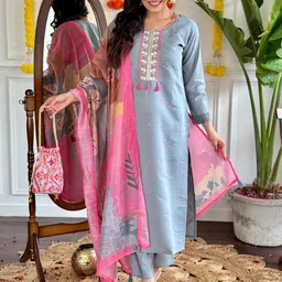 THE52 Women Floral Embroidered Regular Kurta with Trousers & With Dupatta-38