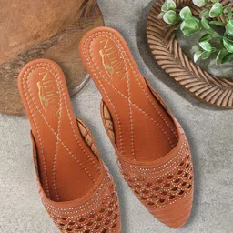 Nidima Women Embellished Ethnic Mules Flats-picture-39