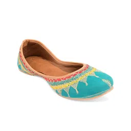 Sangria Women Embroidered Zari Mojaris-image-96