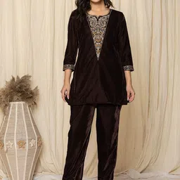 Yufta Floral Embroidered Notched Round Neck Velvet Tunic With Trousers-image-94