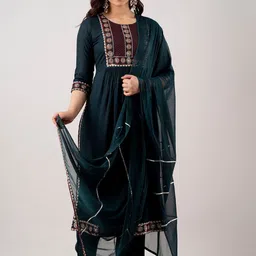 Meeranshi Women Yoke Design Sequinned Kurta with Trousers & With Dupatta-17