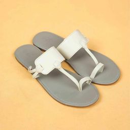 THE MADRAS TRUNK Women Textured One Toe Flats with Bows-image-37